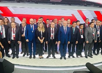 Lider Böcek Moskova’da