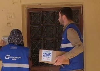 Lider Sandıkçı: “Vatandaşlarımızı kapı kapı ziyaret ediyoruz”