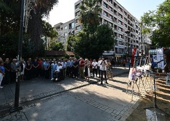Merhum Akyarlı İzmir Kent Kurulu Parkı’nda anıldı