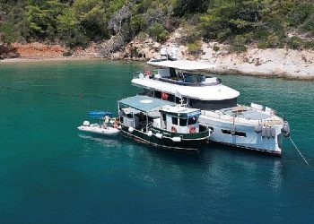 Muğla Büyükşehir Bu Yıl 10 Bin Tekneden Atık Topladı