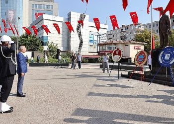 Zafer Bayramı Bayrampaşa’da merasimle kutlandı