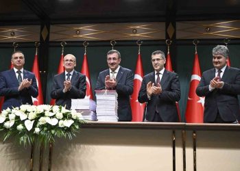 Cevdet Yılmaz: Şeffaf ve güvenilir politikamızda kararlıyız