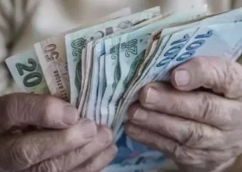 Emeklilere 5 bin lira ödeneği komisyondan geçti