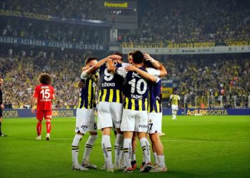 Fenerbahçe evinde Hatayspor’u 4 golle geçti
