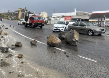 Ülkenin dört bir yanında sağanak yağış hayatı felç etti