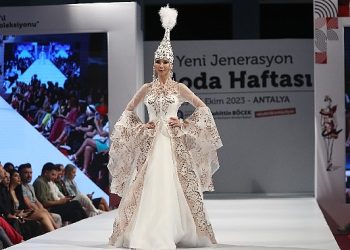 Antalya Büyükşehir Yeni Nesil Moda Haftası başladı