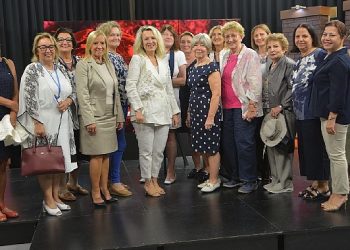 Avrupa Üniversiteli Bayanlar Birliği, EÜ Bağlantı Fakültesini Ziyaret Etti