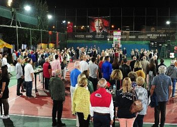 Balçova Cumhuriyet Tenis Turnuvası Öğrencilere Burs Oldu