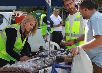 BaşkanDeveciler Dünya Hayvanları Muhafaza Gününü Hayvanseverler ile Kutladı