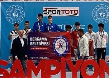 Bergama Belediyesi Badminton Kadrosu Muvaffakiyetten Muvaffakiyete Koşuyor