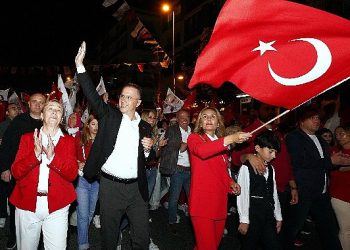 Beylikdüzü’nde binlerce kişi 100. Yıl için yürüdü