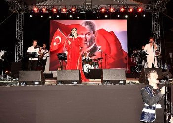 Cumhuriyet’in 100. Yılı Yonca Lodi konseri ile büyük bir coşku ile kutlandı