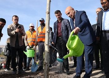 Cumhuriyet’in 100.yılına özel 100 bininci fidan toprakla buluşturuldu