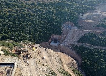 Dilovası Hastane yolunda köprü ayakları yükseliyor