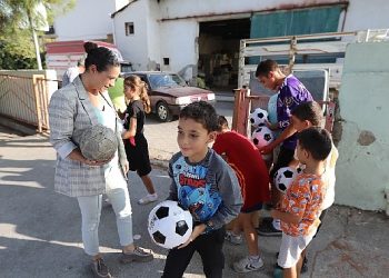 “Efes Selçuk’tan Gülümseten Kareler: Çocuklar İstedi Filiz Lider Yaptı”