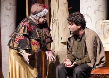 Gaziemir’de Dönem “Veda” Oyunuyla Açıldı