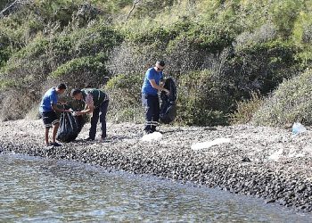 Gökova Körfezinde Araç Yolu Olmayan Koylar Temizleniyor