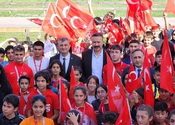 Gölcük’te öğrenciler 100.yıl coşkusu için koştu