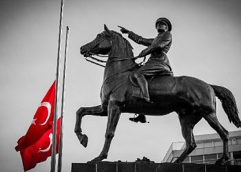 İzmir’de 100 yılın kutlaması