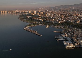 İzmirli atletler Körfez’in keyfini sürüyor