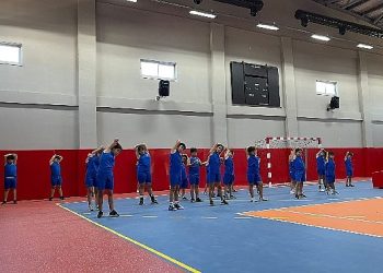 Kaş Ova Spor Salonu’nda spor kursları düzenleniyor