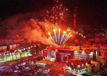 Keçiören’de Cumhuriyetin 100. Yılı kutlamaları süper havai fişek gösterisiyle final yaptı