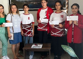 Kemer Belediyesi’nden Badminton Atletlerine Ulaşım Dayanağı