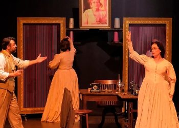 Kent Tiyatroları Cumhuriyet’in 100. yılında ”Cumhuriyet’in Dört Kadını” oyununu izleyicilerle buluşturdu