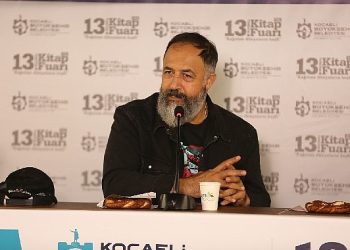 Kitap Fuarında çay simit eşliğinde sohbet