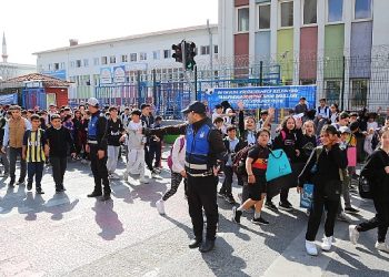 Küçükçekmece Zabıtasından Okul Önlerinde Kontrol