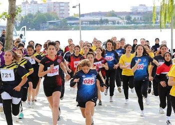 Küçükçekmeceli öğrenciler, cumhuriyet’in 100 yılı için koştular