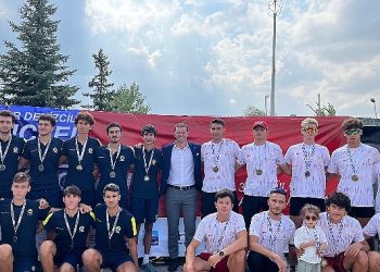 Kürekte Gençlerin Uğraşı Nefes Kesti