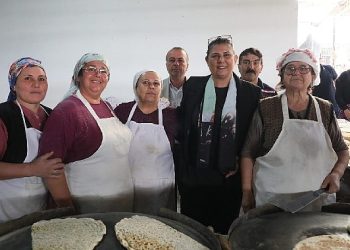 Lider Çerçioğlu İncirliova Pazarı’nı ziyaret etti