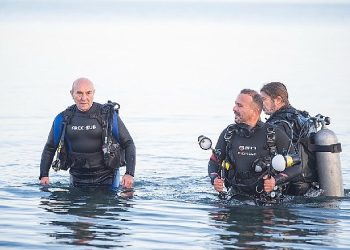 Lider Soyer İzmir Körfezi’nde tüple dalış yaptı