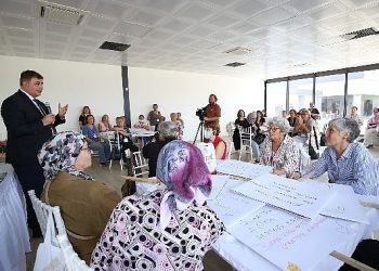 Lider Tugay Karşıyakalı Bayanlarla Buluştu: “Kadınların Kent İdaresinde Faal Olmalarını Önemsiyoruz”