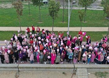 “Meme Kanseri Farkındalık Ayı” kapsamında Kocaelili bayanlar sabah yürüyüşü