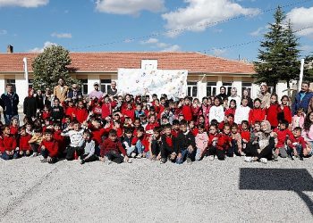 Nevşehir belediyesi: Gönüllüler çocuklarla birlikte okullarda cumhuriyetin 100.yılını kutladı