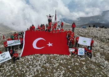 Osmangazili dağcıların ‘100. Yıl’ tepe tırmanışı
