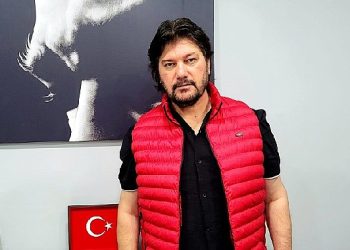 Sanatçı Ahmet Şafak’tan 100.yıl marşı