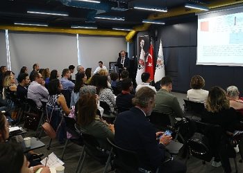 Türk Göz Doktorlarından Yabancı Tabiplere Eğitim