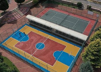 188 okula basket ve voleybol alanı