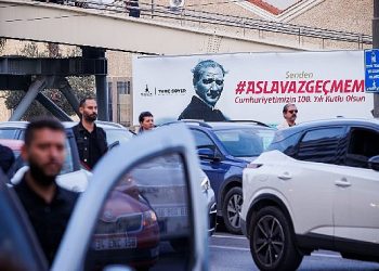 85 yıldır bitmeyen hasret Saat 9’u 5 geçe İzmir’de hayat durdu