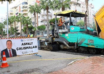 Antalya Büyükşehir’den Portakal Çiçeği caddesine sıcak asfalt