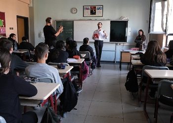 Apansızın Sezai Karakoçu” karşılarında buldular