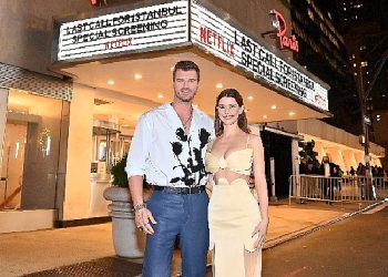 Başrollerini Kıvanç Tatlıtuğ ve Beren Saat’in paylaştığı yeni Netflix sineması İstanbul İçin Son Davet’in özel gösterimi New York’ta gerçekleşti