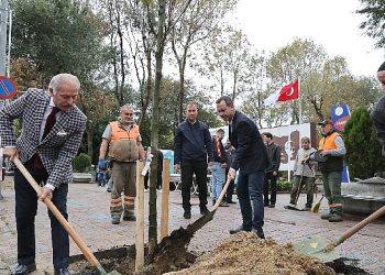 Bayrampaşa Belediyesi’nden Cumhuriyetin 100 yılına 2023 fidan