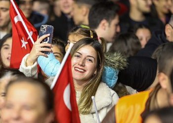 Büyükşehir Manuş Baba’yı Ula’da Vatandaşlarla Buluşturdu