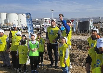 Depremzede izcilerin 81 vilayet için yaptığı tohum topları toprakla buluşuyor