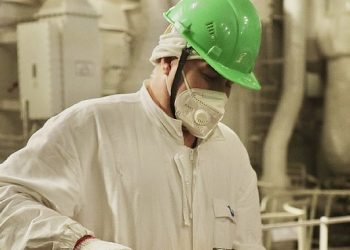 Dünyanın tek yüzer nükleer güç santraline birinci yakıt ikmaline başlandı