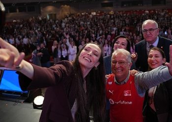Eda Fazilet:  “Herkesin konutuna, yüreğine konuk olabilmek değer biçilemez”